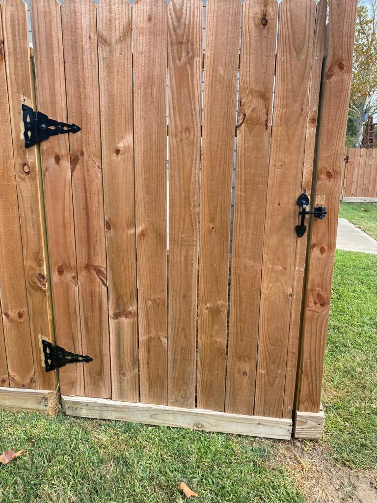 Building a Wooden Fence for Ron Roesler in Brookshire Texas